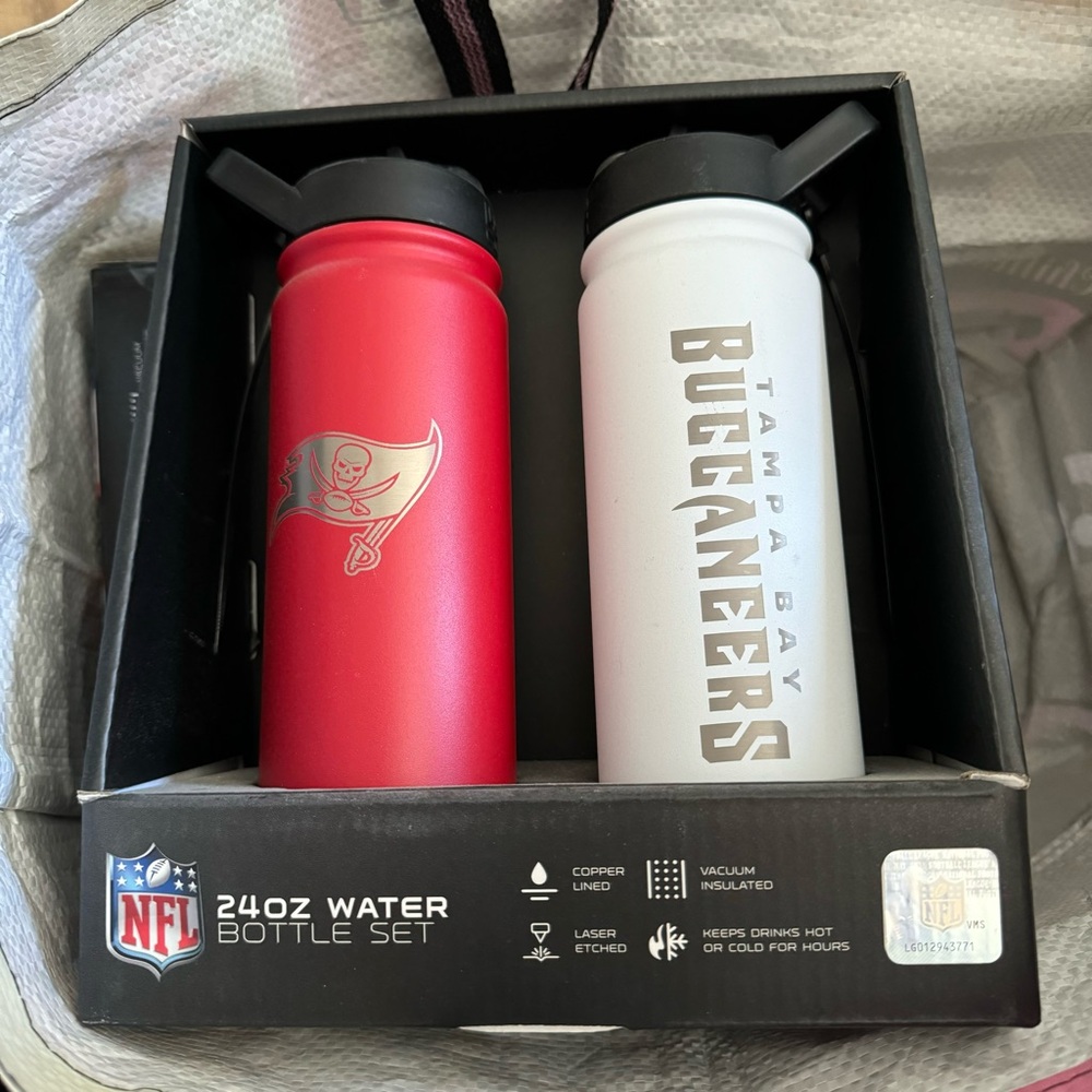 NEW NFL Tampa Bay Buccaneers Stainless Steel Tumblers 24oz 2 Pack